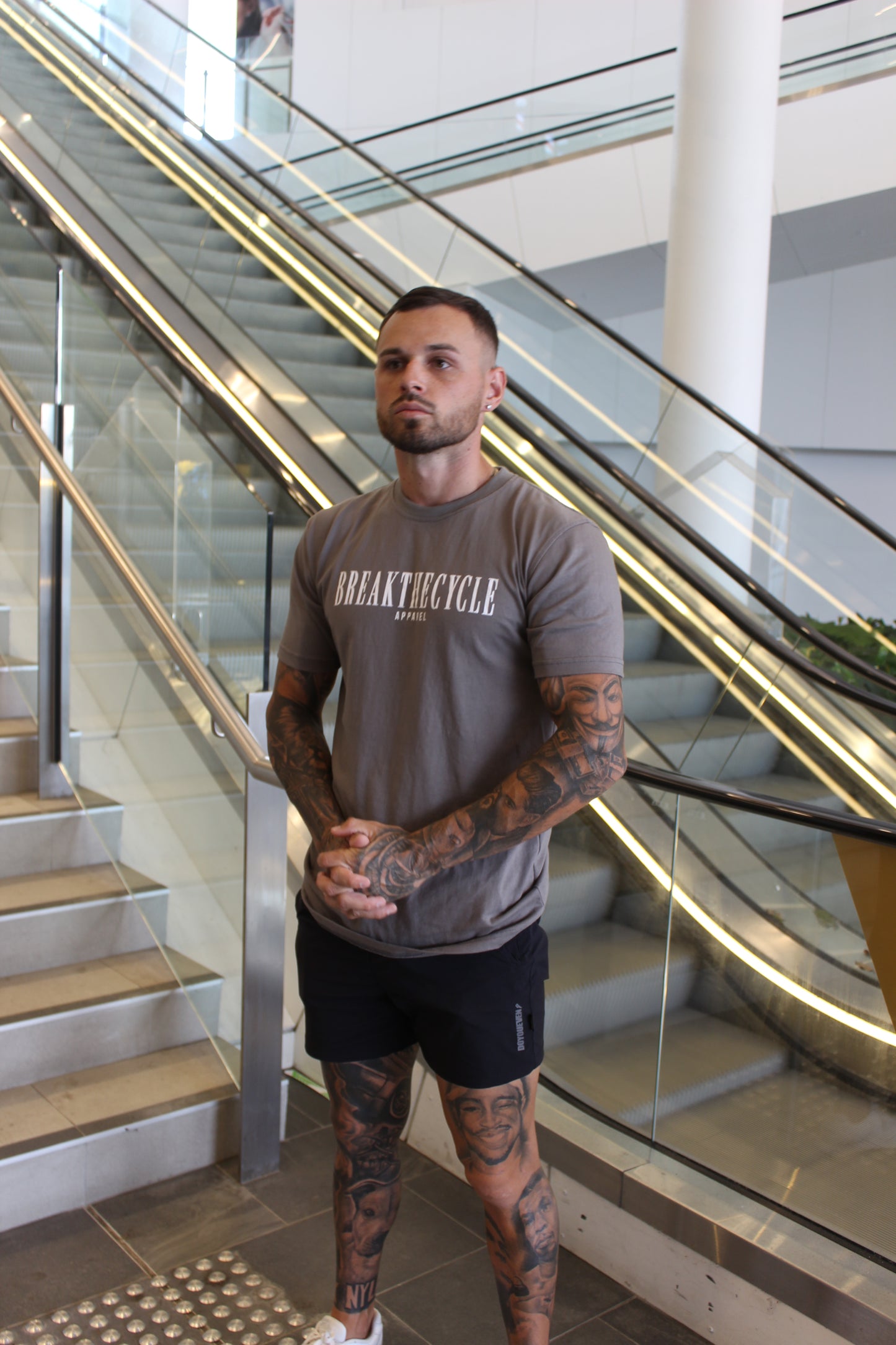 DARK GREY / WHITE LUXE T-SHIRT